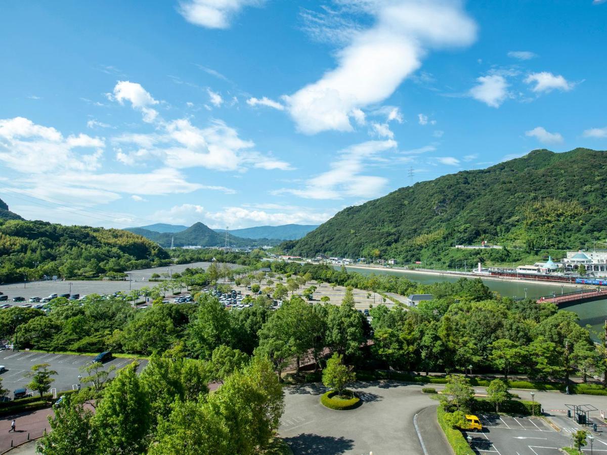 Hotel Okura Jr Huis Ten Bosch Sasebo Exteriör bild View of the town