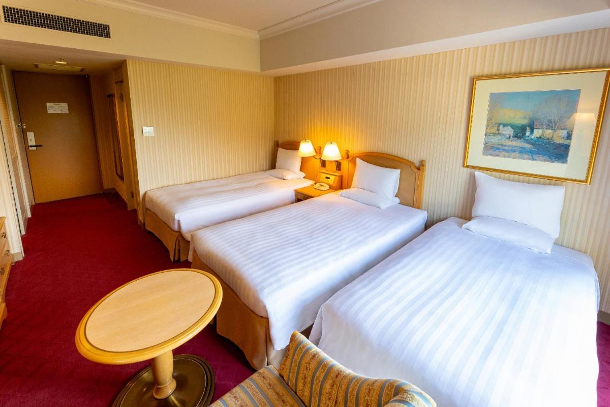 Hotel Okura Jr Huis Ten Bosch Sasebo Exteriör bild A room at the hotel