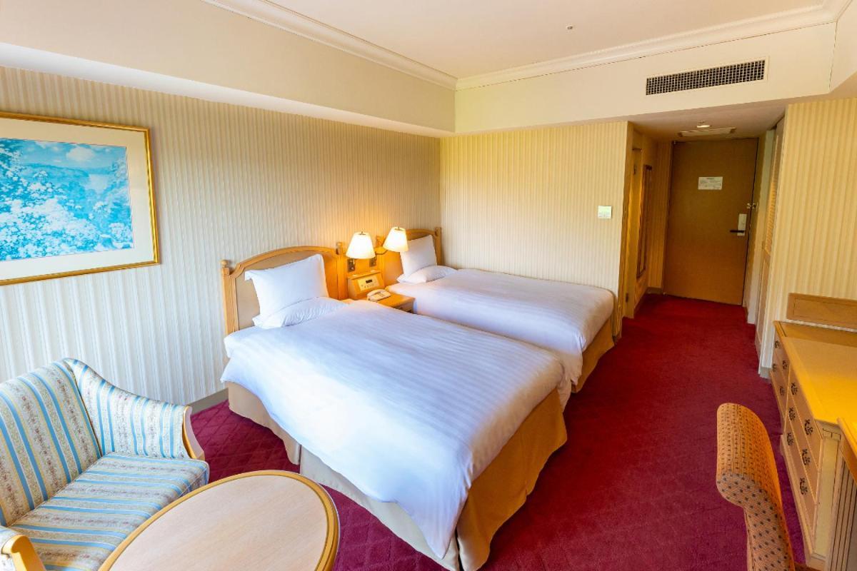 Hotel Okura Jr Huis Ten Bosch Sasebo Exteriör bild A room at the hotel