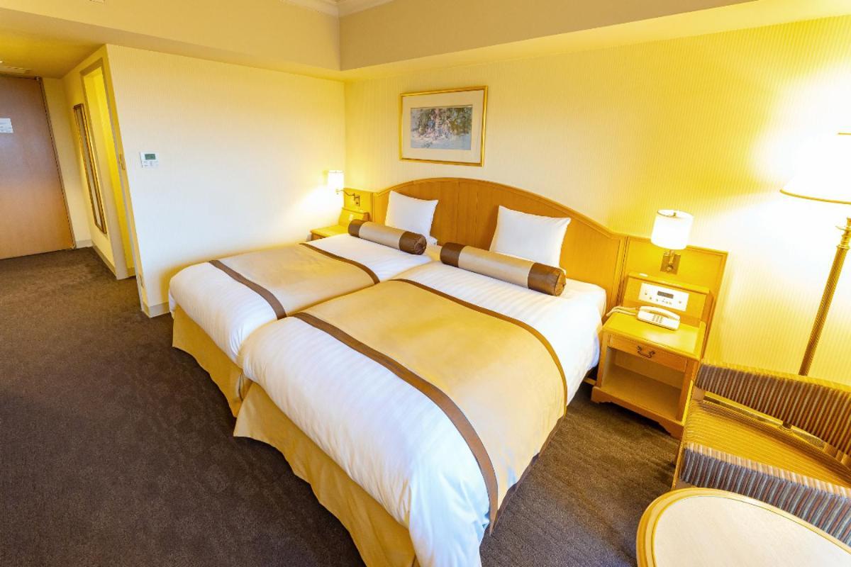 Hotel Okura Jr Huis Ten Bosch Sasebo Exteriör bild A typical hotel room