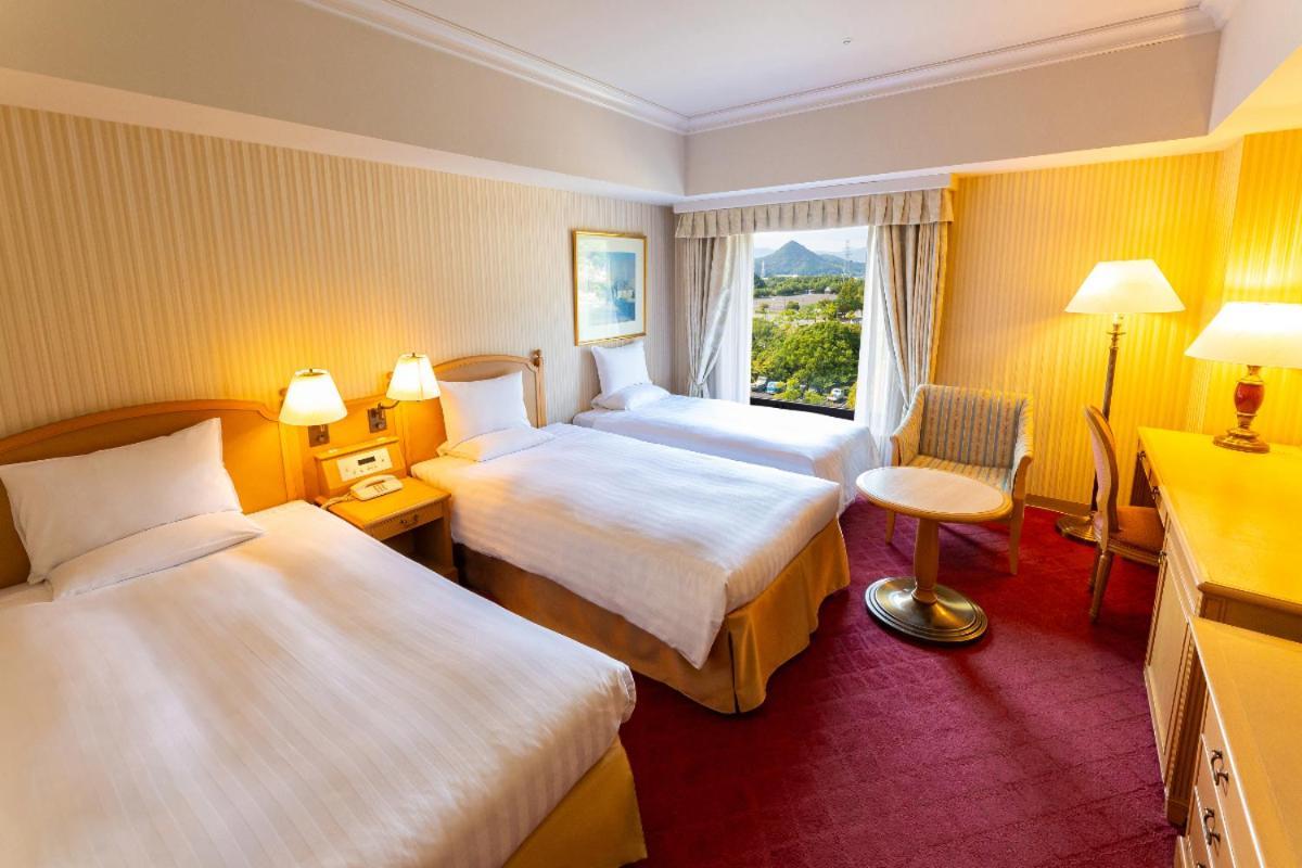 Hotel Okura Jr Huis Ten Bosch Sasebo Exteriör bild A room at the Killarney International Hotel